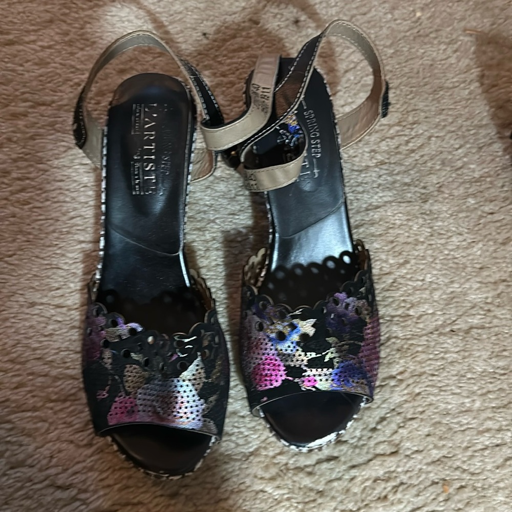 Artiste shows very Unique and comfortable